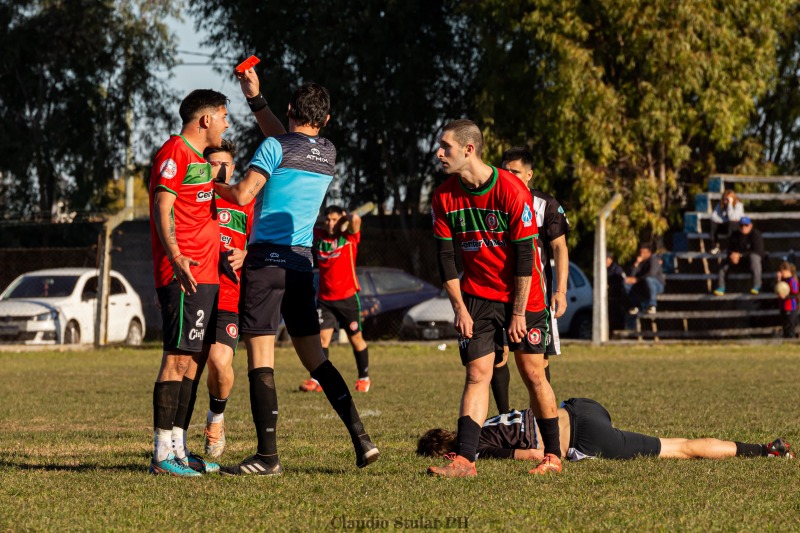 Dos aos para el futbolista que agredi a Adrin Deber